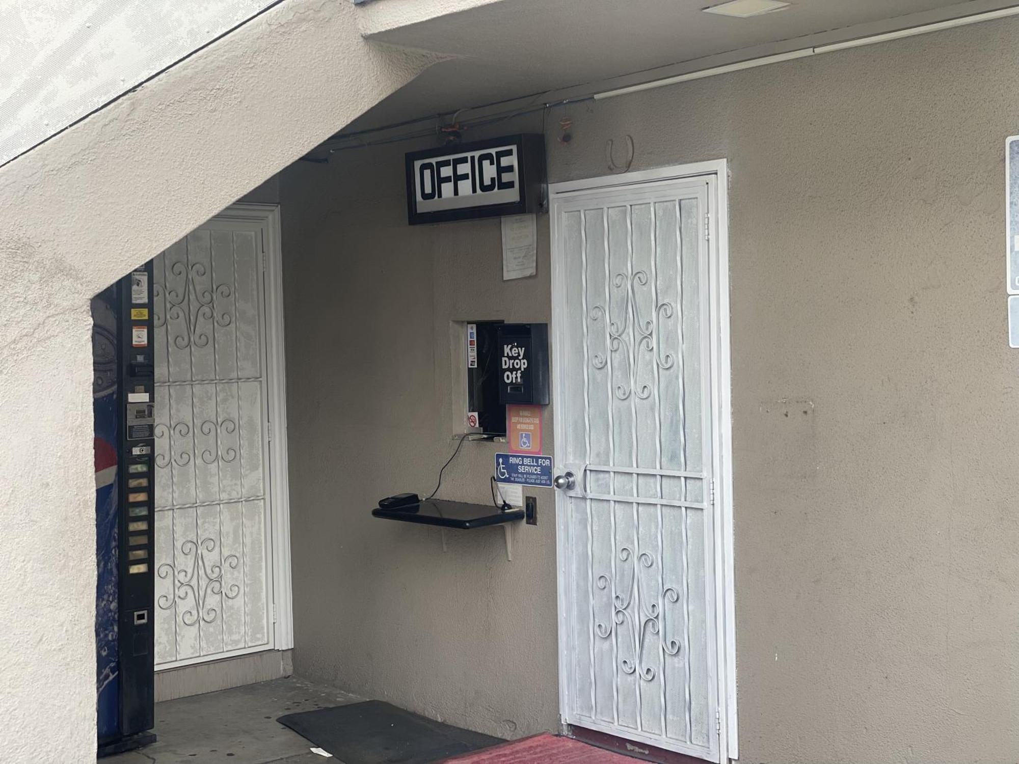 Bob'S Motel Commerce Eksteriør bilde